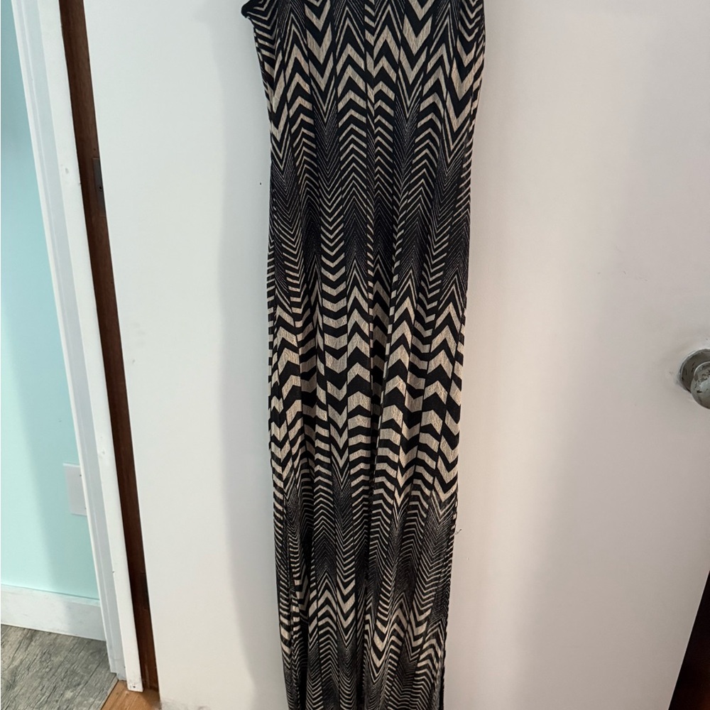 Fire Los Angeles Black and Cream Chevron Maxi Dress - Picture 2 of 4